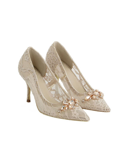 Immagine di SOLO SOPRANI COUTURE - Décolleté beige in pizzo con pietre e strass sulla punta, tacco 8,5CM