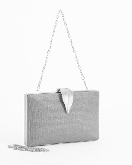 Immagine di DIVAS - Clutch argento in lurex con dettaglio clip a foglia, tracolla remoovibile