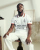 Immagine di PUMA - T-SHIRT BIANCA/ROSSA E NERA AC MILAN AWAY REPLICA DA UOMO - 775015-02