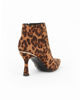 Immagine di MISS GLOBO - Tronchetto leopardato scamosciato a punta con zip laterale, tacco 8CM