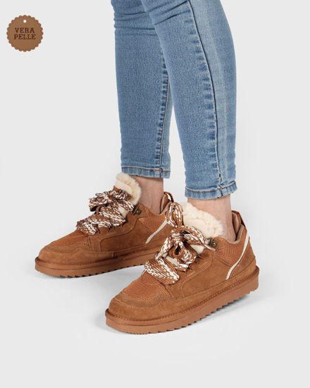 Immagine di MISS GLOBO - Scarpa camel in VERA PELLE con pelliccia interna e lacci