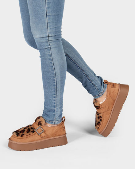 Immagine di MISS GLOBO - Scarpa camel scamosciata con pelliccia leopardata e cinturino con fibbia