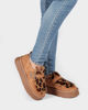 Immagine di MISS GLOBO - Scarpa camel scamosciata con pelliccia leopardata e cinturino con fibbia