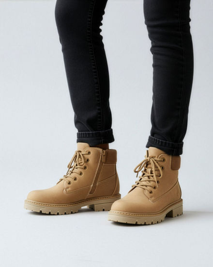 Immagine di RIFLE - Scarponcino beige da donna con lacci e zip laterale