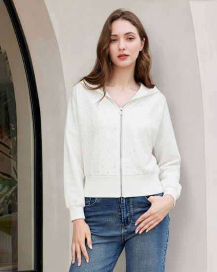 Immagine di BACHATA - Felpa corta con cappuccio e maniche a pipistrello da donna zip intera bianca