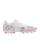 Immagine di PUMA - Scarpa da calcio  bianca con dettagli blu e arancioni - FUTURE 8 PLAY MG