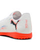 Immagine di PUMA - Scarpa da calcetto bianca con dettagli arancioni e blu - FUTURE 8 PLAY TT