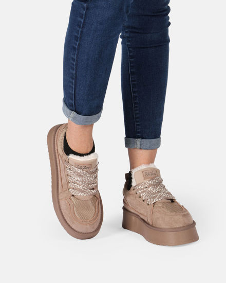 Immagine di RIFLE - Scarpa beige scamosciata con lacci e pelliccia interna