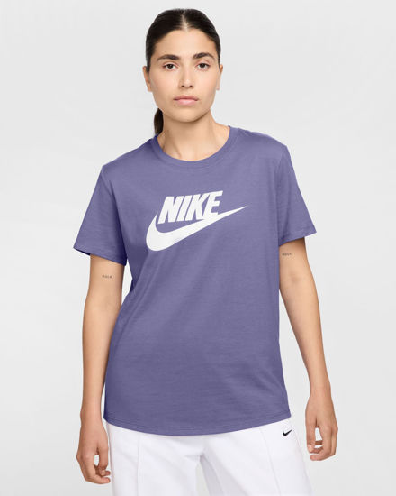 Immagine di NIKE – T- SHIRT DA DONNA SPORTSWEAR ESSENTIALS VIOLA – DX7906/527