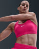 Immagine di NIKE – TOP DA DONNA FUXIA SWOOSH MEDIUM SUPPORT BRA – DX6821/666