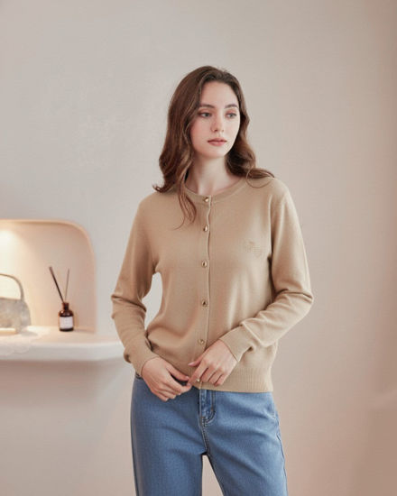 Immagine di BACHATA - Cardigan manica lunga beige con bottoni da donna