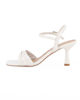 Immagine di MISS GLOBO - Sandalo avorio in vernice con sottopiede in VERA PELLE e punta quadrata, tacco 7,5CM
