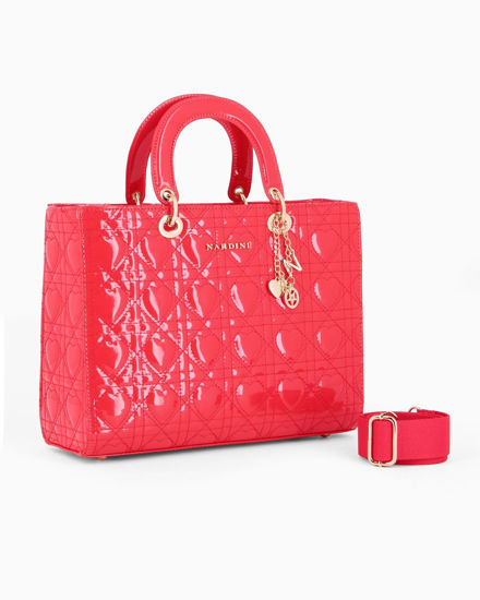 Immagine di NARDINI - Borsa grande rossa due manici effetto vernice trapuntata con cuori e ciondoli, tracolla removibile