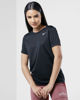 Immagine di NIKE - T SHIRT GIROCOLLO NERA IN TESSUTO TRASPIRANTE CON LOGO BIANCO  DA DONNA, DX0687/010