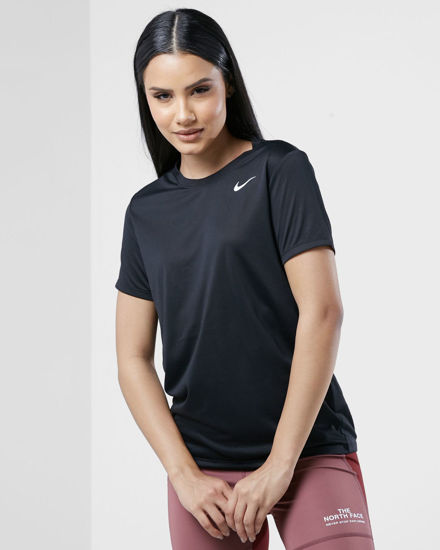 Immagine di NIKE - T SHIRT GIROCOLLO NERA IN TESSUTO TRASPIRANTE CON LOGO BIANCO  DA DONNA, DX0687/010
