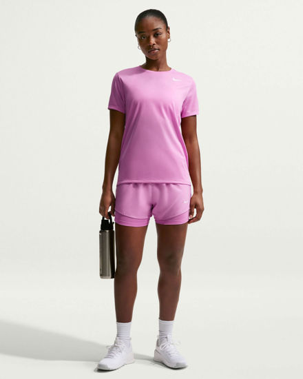 Immagine di NIKE - T SHIRT GIROCOLLO MAGENTA IN TESSUTO TRASPIRANTE CON LOGO BIANCO  DA DONNA, DX0687/504