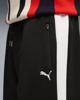 Immagine di PUMA - PANTALONE TUTA 3/4 NERO CON BANDE BIANCHE T7 RELAXED - DA UOMO, 635359-01