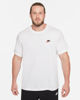 Immagine di NIKE – T-SHIRT SPORTSWEAR CLUB BIANCA CON LOGO NERO-ROSSO DA UOMO – AR4997/100