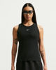 Immagine di NIKE – CANOTTA  SPORTSWEAR ADERENTE A COSTINE NERA DA DONNA – IH7956/010