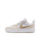 Immagine di NIKE - SNEAKERS JUNIOR COURT BOROUGH LOW BBALL GS  BIANCHE E BEIGE  CON DETTAGLI ROSSI DAL 36 AL 40, IR5462/100