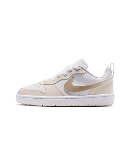 Immagine di NIKE - SNEAKERS JUNIOR COURT BOROUGH LOW BBALL GS  BIANCHE E BEIGE  CON DETTAGLI ROSSI DAL 36 AL 40, IR5462/100