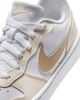 Immagine di NIKE - SNEAKERS JUNIOR COURT BOROUGH LOW BBALL GS  BIANCHE E BEIGE  CON DETTAGLI ROSSI DAL 36 AL 40, IR5462/100