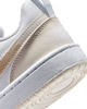 Immagine di NIKE - SNEAKERS JUNIOR COURT BOROUGH LOW BBALL GS  BIANCHE E BEIGE  CON DETTAGLI ROSSI DAL 36 AL 40, IR5462/100