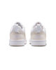 Immagine di NIKE - SNEAKERS JUNIOR COURT BOROUGH LOW BBALL GS  BIANCHE E BEIGE  CON DETTAGLI ROSSI DAL 36 AL 40, IR5462/100
