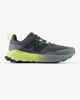 Immagine di NEW BALANCE -  SCARPE DA RUNNING TRAIL FRESH FOAM GRIGIE CON DETTALI GIALLO FLUO DA UOMO,  MGARO1PX