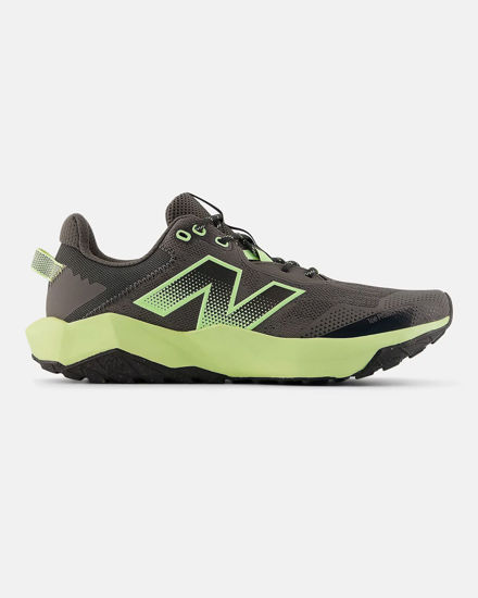 Immagine di NEW BALANCE -  SCARPE DA RUNNING TRAIL NITREL V6 GRIGIE CON DETTAGLI VERDE FLUO DA UOMO,  MNTR2MD
