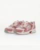 Immagine di NEW BALANCE -  SNEAKERS LIFESTYLE ROSA ANTICO CON DETTAGLI ROSA, BIANCHI E ROSSI, U5304GM