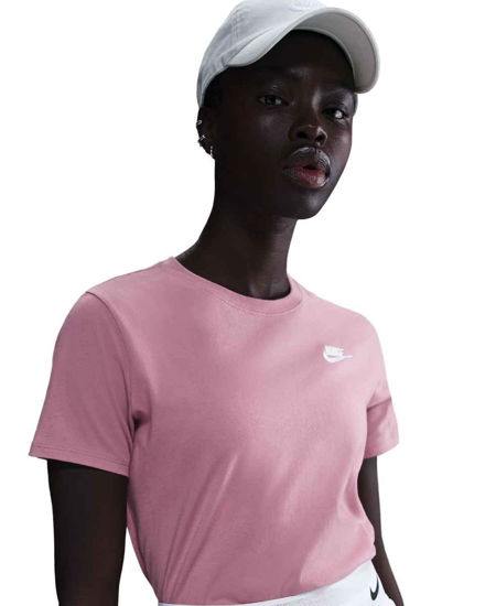 Immagine di NIKE - T- SHIRT SPORTSWEAR CLUB ESSENTIALS ROSA SCURO DA DONNA , DX7902/645
