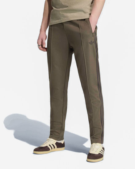 Immagine di ADIDAS -PANTALONE TUTA BECKENBAUER VERDE OLIVA CON DETTAGLI NERI DA UOMO, KT5049