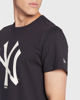 Immagine di NEW ERA - T-SHIRT MEZZE MANICHE NEW YORK YANKEES  NERA CON DETTAGLI BIANCHI, 11204000