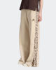Immagine di ADIDAS - PANTALONE SEASONAL ESSENTIALS ANIMAL PRINT 3-STRIPES BEIGE CON DETTAGLI LEOPARDATI DA DONNA,  KH1543