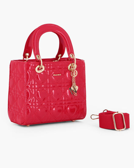 Immagine di NARDINI - Borsa piccola rossa due manici effetto vernice trapuntata con cuori e ciondoli, tracolla removibile