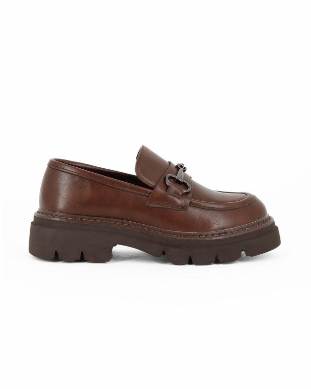 LOLA - Mocassino marrone con morsetto e suola track