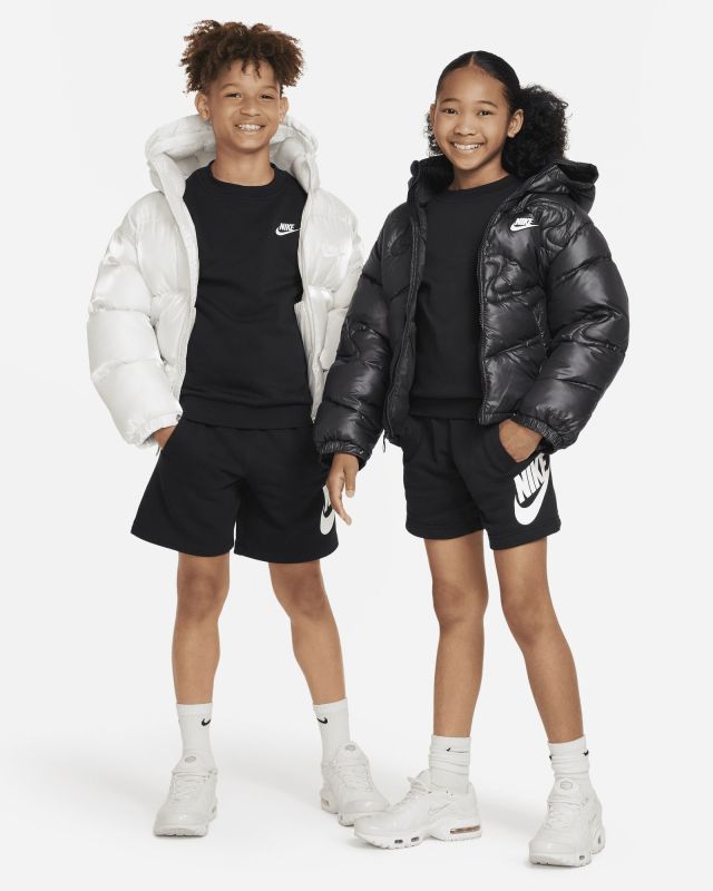 NIKE - Pantaloncino corto nero da bambino con logo bianco