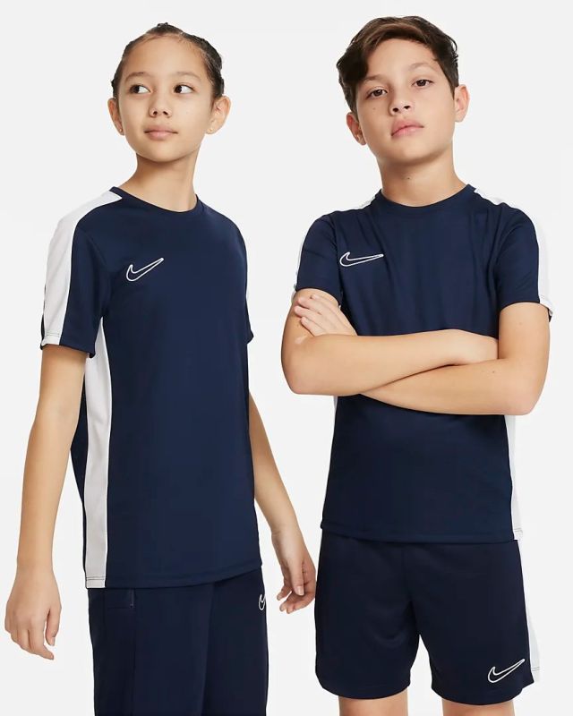 NIKE - T shirt da bambino blu con bande laterali e logo bianco