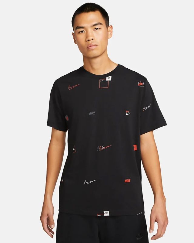NIKE - T shirt girocollo nera in cotone con loghi colorati