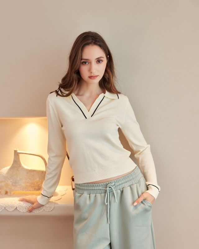 BACHATA - Maglia manica lunga bianca con scollo a V e colletto da donna