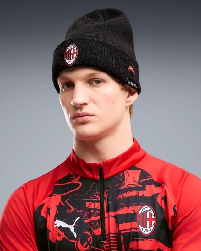 BERRETTO ACM MILAN ESS BEANIE BLACK-RED